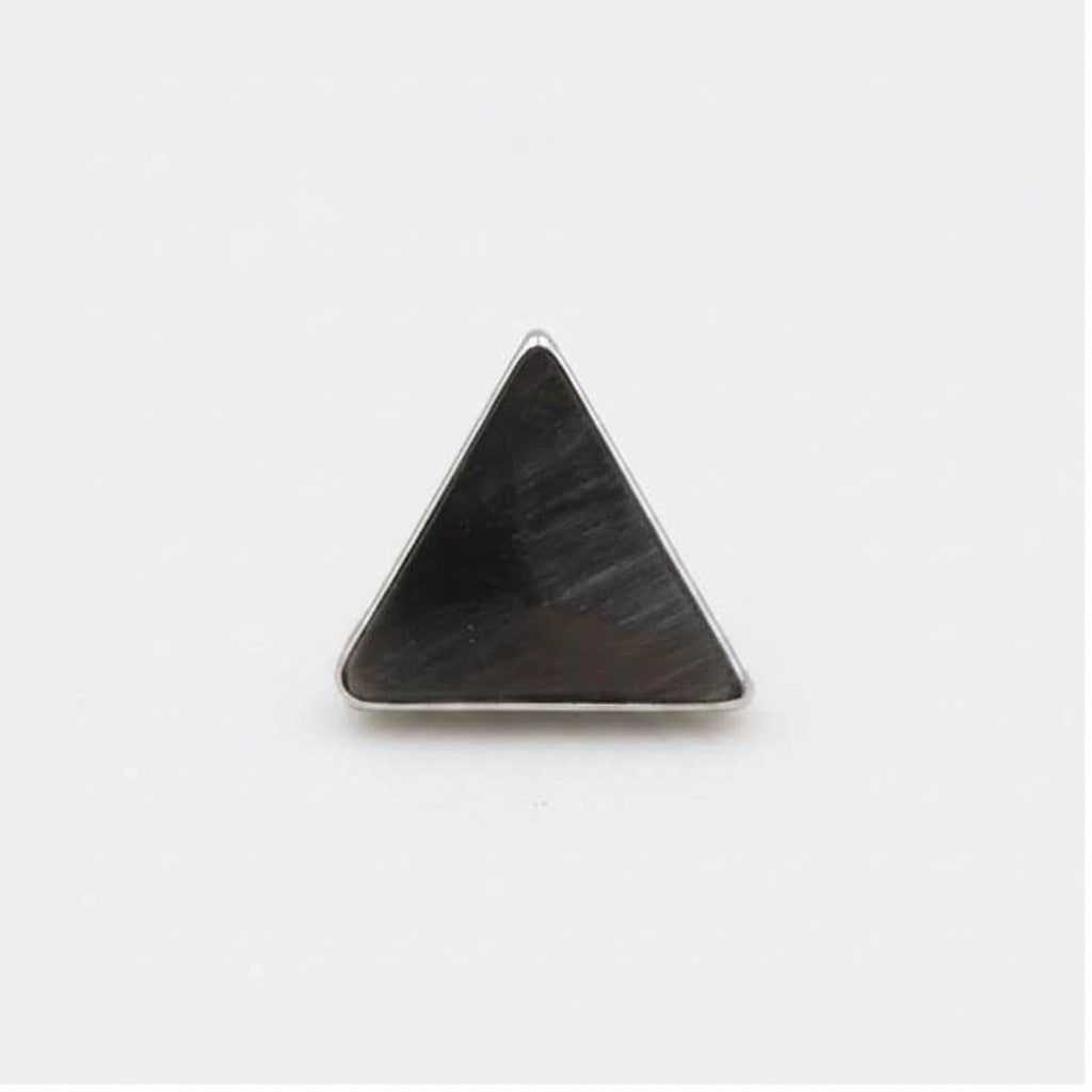 Labret triangle en titane minimaliste - Studio Hélix