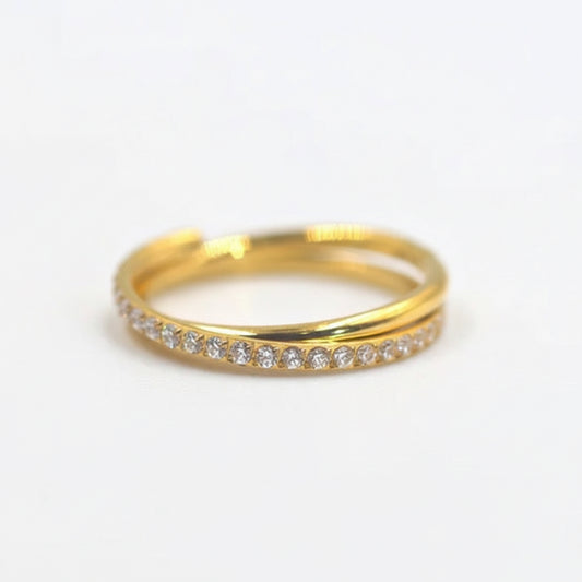 anneau piercing clicker titane doré PVD gold zircons entrelacés effet croisé hélix oreille