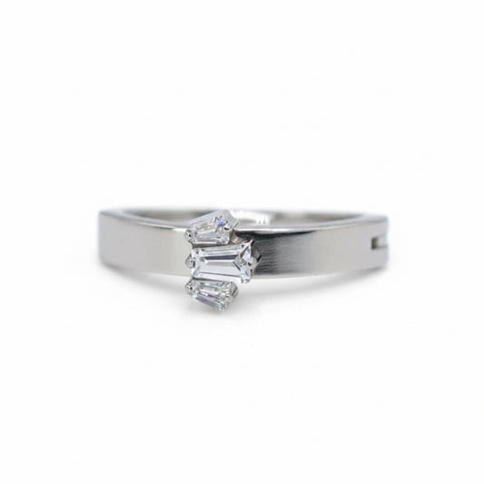 piercing anneau nombril trinity titane naturel cluster strass baguette studio helix