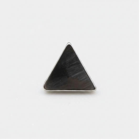 Labret triangle en titane minimaliste - Studio Hélix